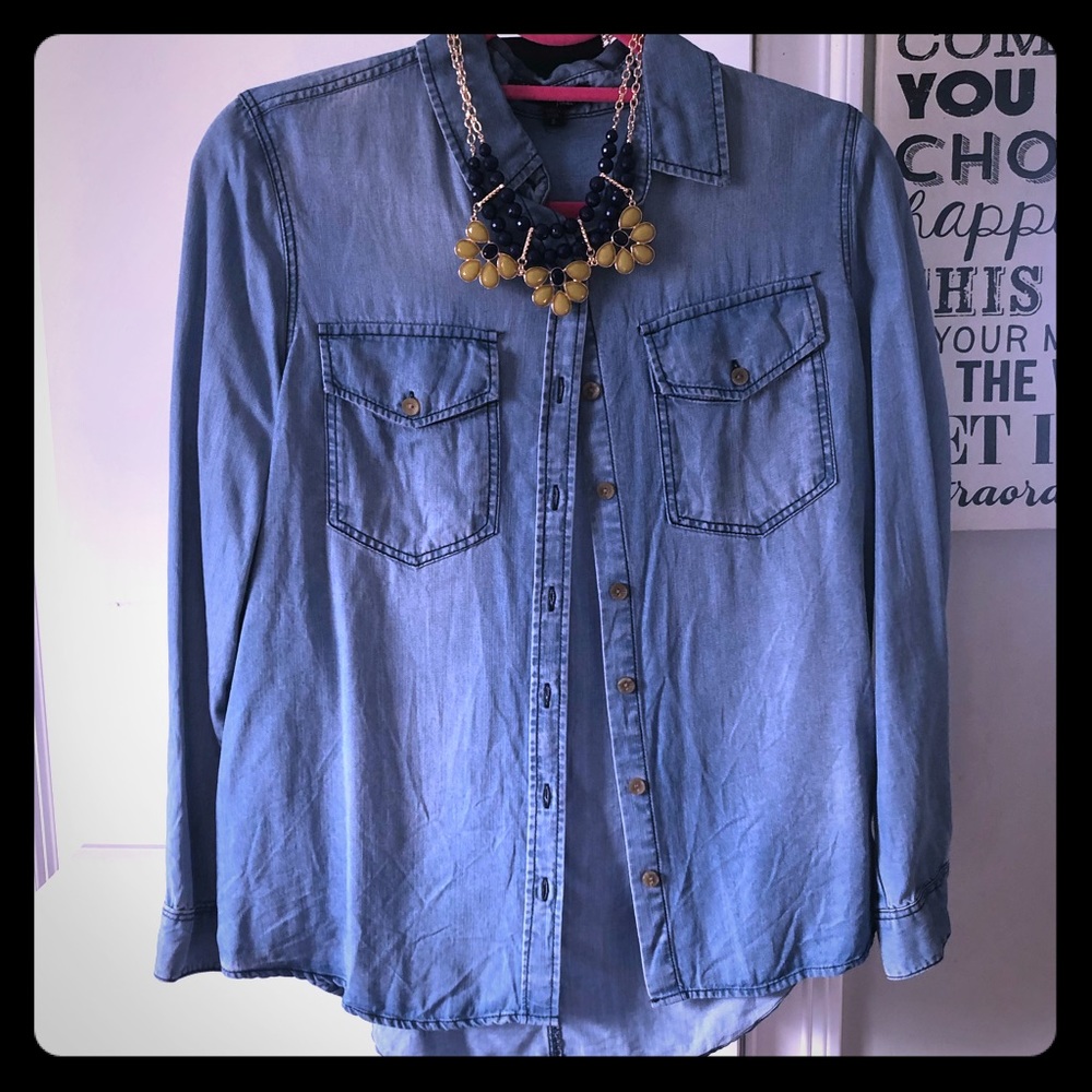 ✨SOLD✨Denim button down shirt